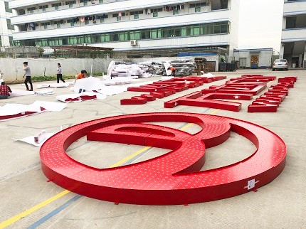 廣州發(fā)光字制作工廠制作現(xiàn)場丨萬達(dá)發(fā)光字制作現(xiàn)場