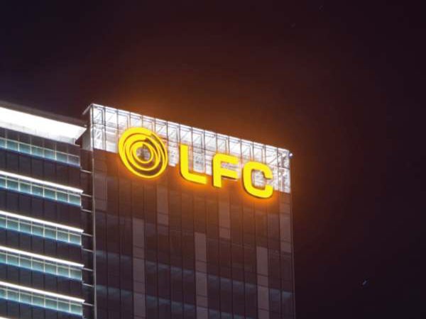 舊樓安裝高空發(fā)光字難度大嗎？