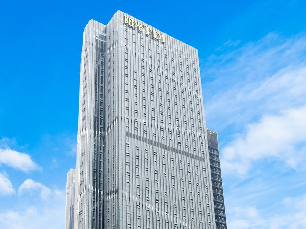 200米高樓外墻發(fā)光字制作安裝費(fèi)用