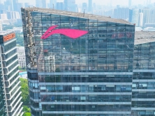 100米高樓體發(fā)光字貴嗎？