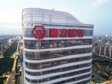 大型樓頂發(fā)光字安裝方式復(fù)雜嗎？